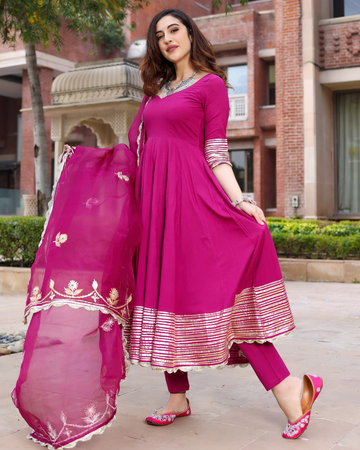 Sparkling Gotapatti Suit Set